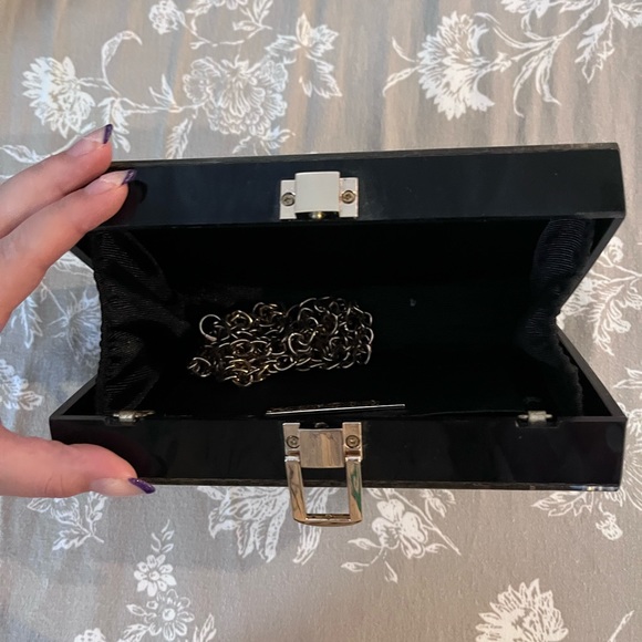 Black and gold clutch - Picture 2 of 3